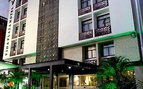 Vida Plaza Hotel
